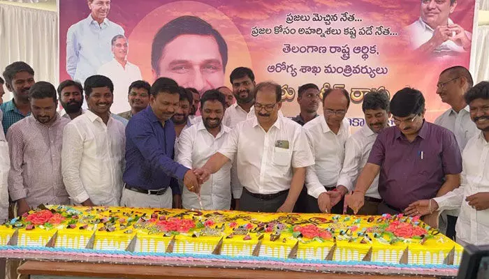 ఆరోగ్య తెలంగాణకు అడుగులు.. టీఎస్ఎంఎస్ఐడీసీ చైర్మన్డా.ఎర్రోళ్ల శ్రీనివాస్ ఆరోగ్య తెలంగాణకు అడుగులు.. టీఎస్ఎంఎస్ఐడీసీ చైర్మన్డా.ఎర్రోళ్ల శ్రీనివాస్