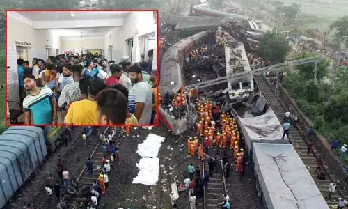 Coromandel express accident : కోరమండల్ ట్రైన్ యాక్సిడెంట్ : రక్తదానం చేసేందుకు బారులు తీరిన యువత