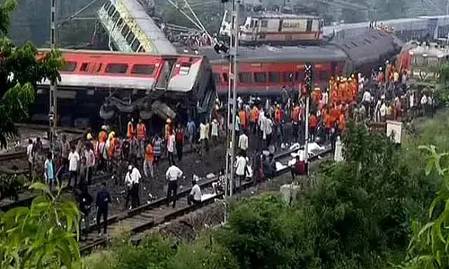 Coromandel express accident : ఒడిశా రైలు ప్రమాదం.. రెండు రైళ్లలోను ఏపీ ప్రయాణికులు