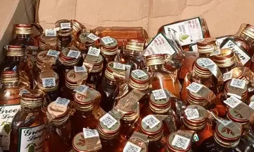 పెళ్లి వేడుకలో రిటర్న్ గిఫ్ట్స్‌గా మద్యం బాటిళ్లు.. ఫుల్ ఖుష్ అయిన బంధువులు