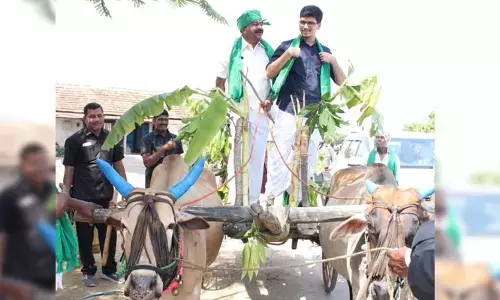 పంచెకట్టులో.. అదనపు కలెక్టర్