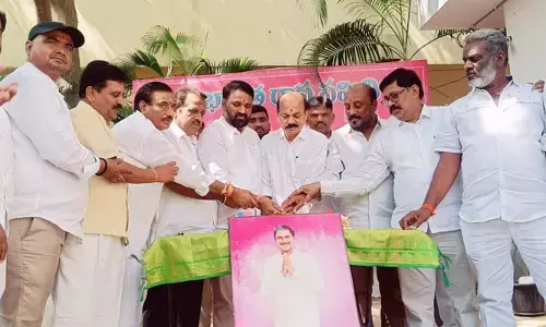 నిరంతర శ్రామికుడు హరీష్ రావు : టీ.ఎస్.హెచ్.డీ.సీ చైర్మన్ చింతా ప్రభాకర్