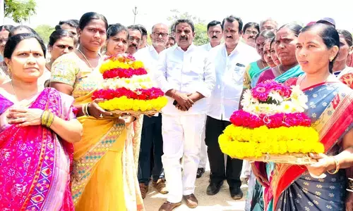 రైతు బాంధవుడు సీఎం కేసీఆర్ : డీసీసీబీ వైస్ చైర్మన్ పట్నం మాణిక్యం