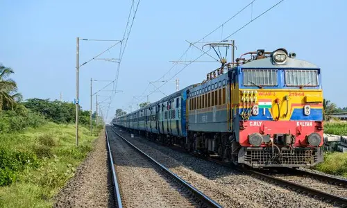 250 మందితో చెన్నైకి స్పెషల్ ట్రైన్ (వీడియో)