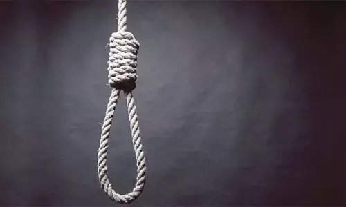 ఉరేసుకుని వ్యక్తి బలవన్మరణం