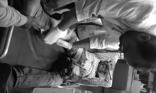 రెండు బైకులు ఢీ.. ఇద్దరికి గాయాలు