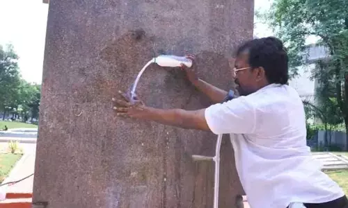 అమరవీరుల స్థూపాన్ని కేసీఆర్ అపవిత్రం చేశారు..  కాంగ్రెస్ నేత బక్క జడ్సన్