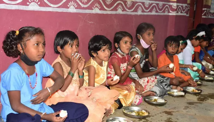 స్కూల్ విద్యార్థులకు గుడ్ న్యూస్.. ఇకపై వారంలో మూడు రోజులు ‘‘ఎగ్’’ స్కూల్ విద్యార్థులకు గుడ్ న్యూస్.. ఇకపై వారంలో మూడు రోజులు ‘‘ఎగ్’’