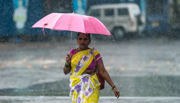 తెలంగాణ వ్యాప్తంగా పలు జిల్లాల్లో భారీ వర్షం తెలంగాణ వ్యాప్తంగా పలు జిల్లాల్లో భారీ వర్షం