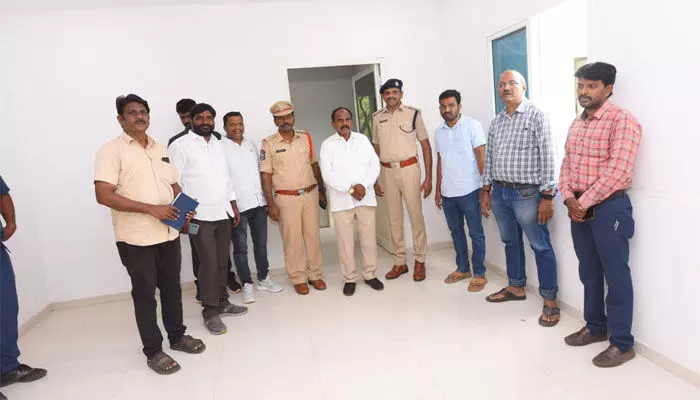 శాంతి భద్రతల పరిరక్షనే కేసీఆర్ ద్యేయం.. ఎమ్మెల్యే, ఏసీపీ శాంతి భద్రతల పరిరక్షనే కేసీఆర్ ద్యేయం.. ఎమ్మెల్యే, ఏసీపీ