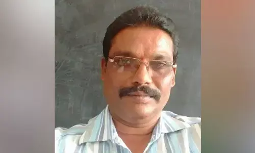 బడిబాట కార్యక్రమానికి వెళ్తూ ప్రధానోపాధ్యాయుడు మృతి..
