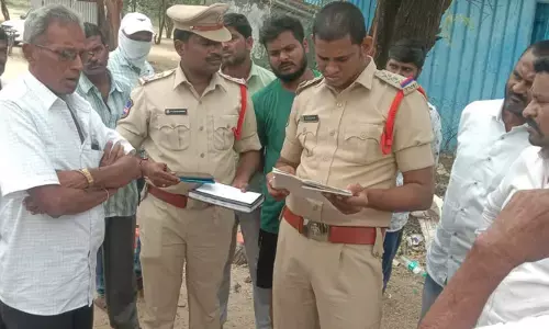 కబ్జాకోరల్లో దేవుడి భూమి.. కమిషనర్‌కు ఫిర్యాదు.. విచారణ షురూ
