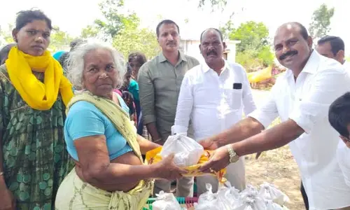 Nellore: 300 మంది గిరిజన కుటుంబాలకు బిర్యానీ పంపిణీ