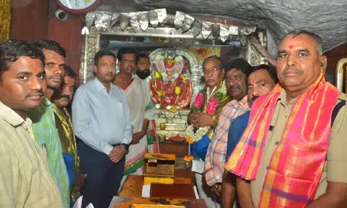 ఏడుపాయల దుర్గ మాత సేవలో కలెక్టర్