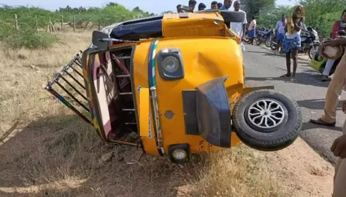 Breaking: పల్నాడు జిల్లాలో ఆటో బోల్తా.. 11 మందికి గాయాలు