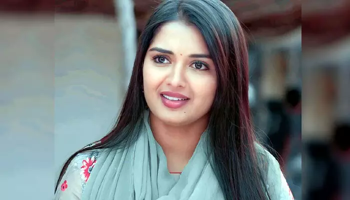 ముద్దులతో నటి రచ్చ.. ఇంతలా నాకించుకోవడం అవసరమా అంటున్న నెటిజన్లు! (వీడియో) ముద్దులతో నటి రచ్చ.. ఇంతలా నాకించుకోవడం అవసరమా అంటున్న నెటిజన్లు! (వీడియో)