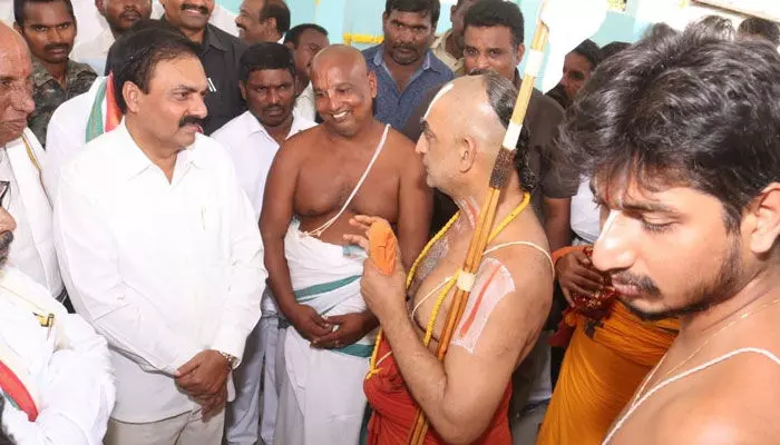 Minister Kakani: ఆ ఘనత చిన్న జీయర్ స్వామిదే Minister Kakani: ఆ ఘనత చిన్న జీయర్ స్వామిదే