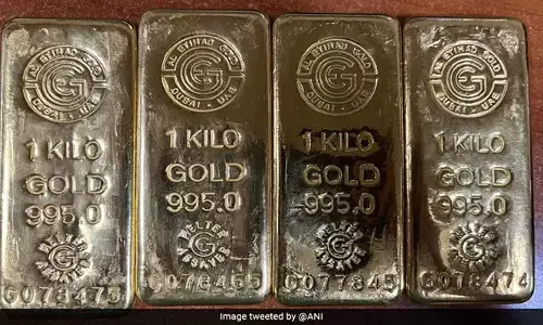 ముంబై విమానాశ్రయంలో రూ. 6.2 కోట్ల విలువైన 10 కిలోల బంగారం స్వాధీనం