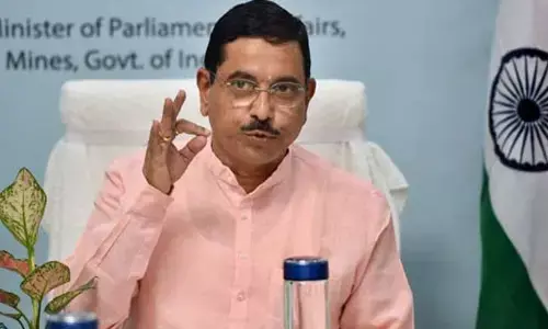 కేసీఆర్ మరో నిజాం: సీఎంపై కేంద్రమంత్రి ప్రహ్లాద్ జోషి తీవ్ర విమర్శలు