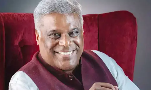 మీరు ఇబ్బంది పడటం ఎందుకు నాన్న.. వేరే అమ్మాయిని పెళ్లి చేసుకో.. నటుడి కొడుకు కామెంట్స్ వైరల్