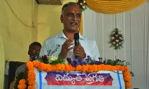 విద్యుత్ ఉద్యోగులు.. తస్మాత్ జాగ్రత్త : మంత్రి హరీష్ రావు