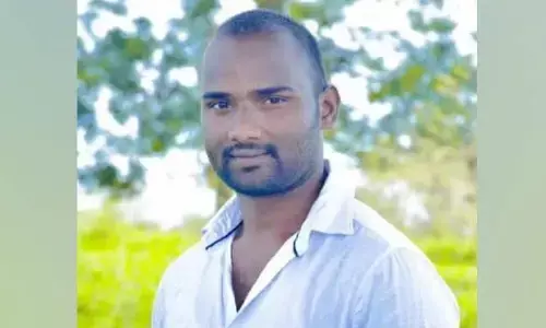 దశాబ్ది ఉత్సవాలకు  వెళ్లే క్రమంలో రోడ్డు ప్రమాదం.. ఆ తరువాత మంటల్లో పడి యువకుడు..