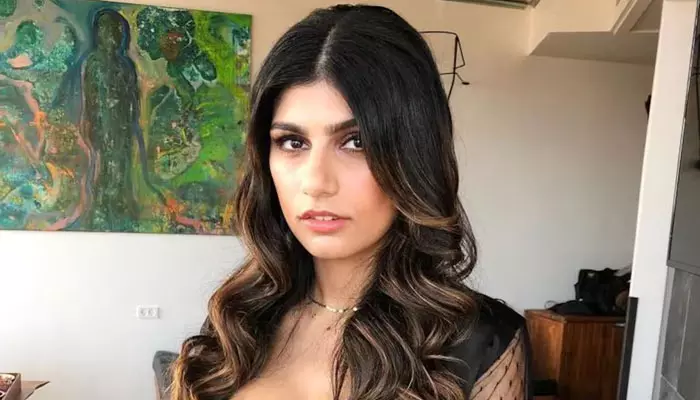 Mia Khalifa :అన్నీ చూపించి ఊరిస్తున్న మియా ఖలీఫా.. నదిలో తేలుతున్న అందాలు ఆస్వాదించాల్సిందే..