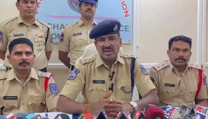 ప్రియురాలే హంతకురాలు.. సూరం చెరువులో డ్రమ్ము లో లభ్యమైన మృతదేహం కేసులో వీడిన మిస్టరీ.. ప్రియురాలే హంతకురాలు.. సూరం చెరువులో డ్రమ్ము లో లభ్యమైన మృతదేహం కేసులో వీడిన మిస్టరీ..