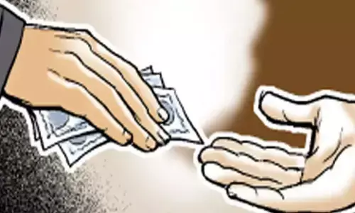 Bribes Payment : ఔను.. లంచాలు ఇస్తున్నాం.. సర్వేలో చెప్పిన 66 శాతం మంది వ్యాపారులు