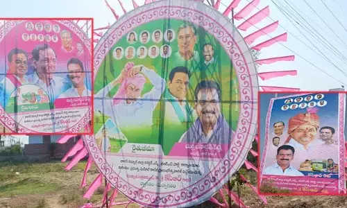 ఫ్లెక్సీలలో.. స్థానిక ఎంపీ, ఎమ్మెల్యే ఫోటోలు గాయబ్