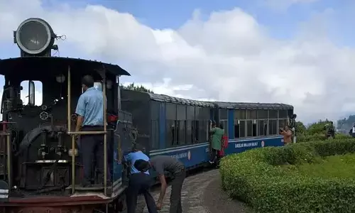 పట్టాలు తప్పిన టాయ్‌ట్రైన్.. ఈ ఏడాదిలోనే ఇది మూడోసారి!