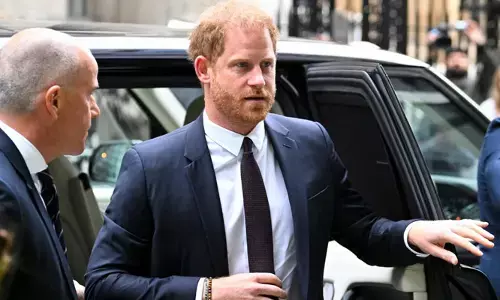 కోర్టు మెట్లు ఎక్కిన రాజ కుమారుడు .. లండన్ హైకోర్టుకు ప్రిన్స్ హ్యారీ