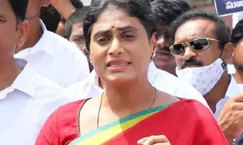 న్యాయమడిగిన అన్నదాతకు సంకెళ్లా?: వైఎస్సార్ టీపీ చీఫ్ షర్మిల