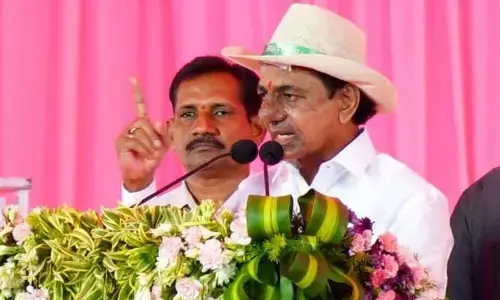 ఆగం చేసినోళ్లు భుజాన గొడ్డలితో తిరుగుతున్నరు: CM KCR