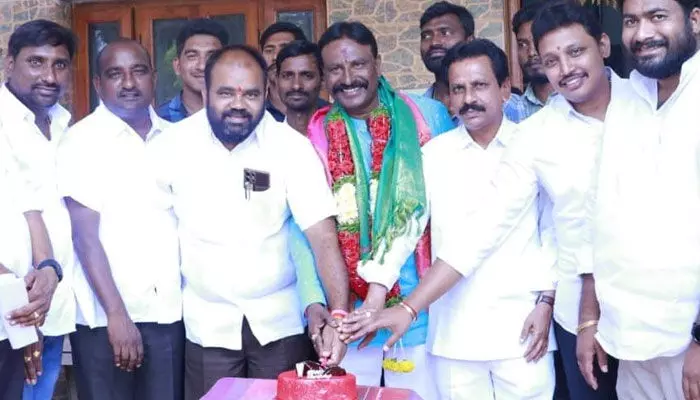 ఘనంగా అభిమన్యు శ్రీనివాస్ జన్మదిన వేడుకలు ఘనంగా అభిమన్యు శ్రీనివాస్ జన్మదిన వేడుకలు