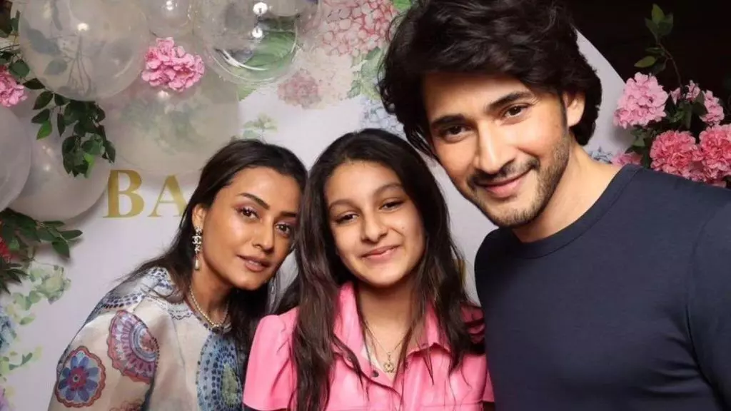 Mahesh Babu : స్టార్ అంటూ కూతురికి బర్త్ డే విష్ చేసిన మహేష్ బాబు.. హీరోయిన్గా ఎంట్రీపై హింట్.. ఫొటో కూడా షేరింగ్.. Mahesh Babu : స్టార్ అంటూ కూతురికి బర్త్ డే విష్ చేసిన మహేష్ బాబు.. హీరోయిన్గా ఎంట్రీపై హింట్.. ఫొటో కూడా షేరింగ్..