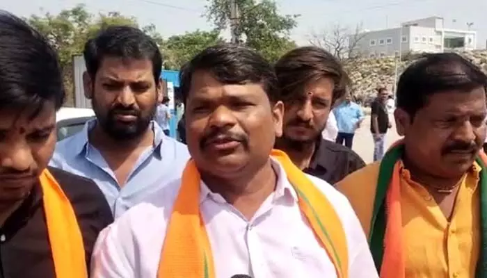 నిజాంపేట్ లో చెరువుల పండగ దండగ.. కబ్జాల పండగ చేసుకోండి: బీజేపీ నిజాంపేట్ లో చెరువుల పండగ దండగ.. కబ్జాల పండగ చేసుకోండి: బీజేపీ