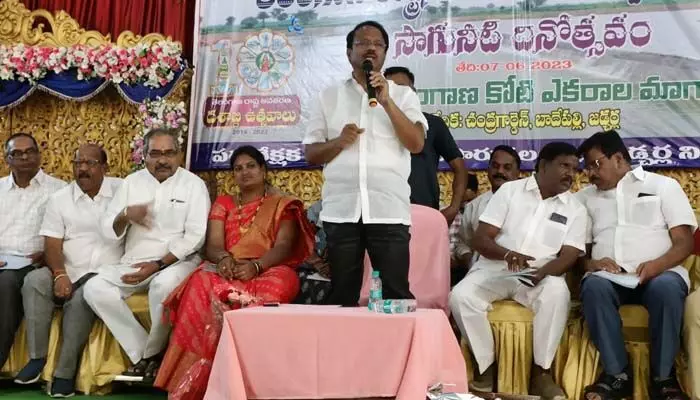 సీఎం కేసీఆర్ దూరదృష్టితో తెలంగాణ జల ప్రగతి: ఎమ్మెల్యే లక్ష్మారెడ్డి సీఎం కేసీఆర్ దూరదృష్టితో తెలంగాణ జల ప్రగతి: ఎమ్మెల్యే లక్ష్మారెడ్డి