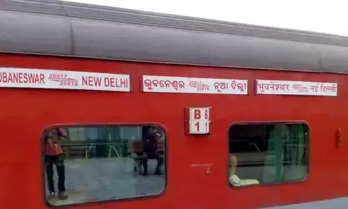 తృటిలో తప్పిన మరో ఘోర రైలు ప్రమాదం