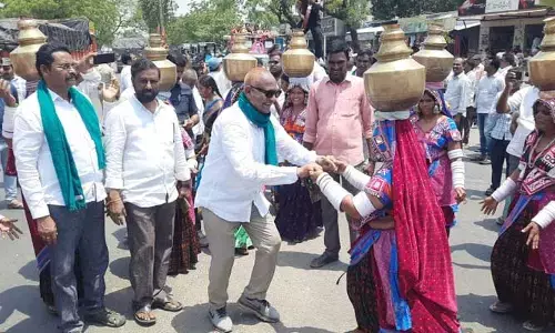 సినిమా హీరోల డ్యాన్సును తలపించిన ఎమ్మెల్యే నృత్యం..