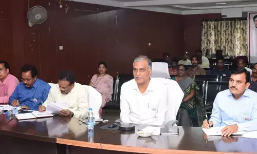 బీసీ కులవృత్తుల వారికి రూ.లక్ష ఆర్థిక సాయం : మంత్రి హరీశ్ రావు