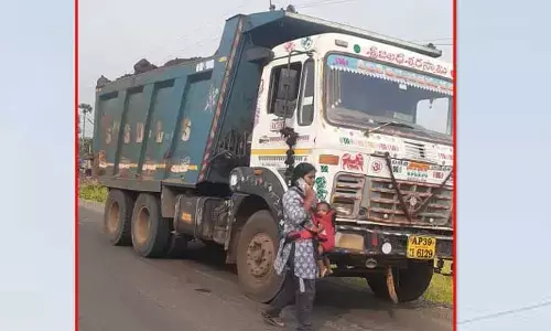 Ap News: పిల్లాడిని ఎత్తుకుని మరీ అక్రమ మైనింగ్‌ను అడ్డుకున్న లేడీ వీఆర్వో
