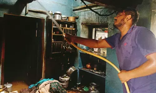 నాచుపల్లిలో గ్యాస్ లీకై అగ్ని ప్రమాదం