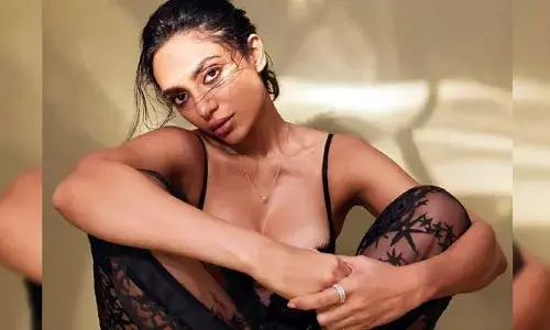 బాత్ టవల్ చుట్టుకుని Shobhita Dhulipala హాట్ షో.. ఇంటర్నెట్‌ను షేక్ చేస్తున్న పిక్స్