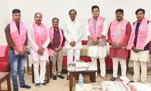 బీఆర్ఎస్‌లోకి మధ్యప్రదేశ్ నేతలు.. స్వయంగా కండువా కప్పి ఆహ్వానించిన కేసీఆర్