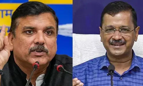 ప్రధాని మోడీ డిగ్రీపై వ్యాఖ్యల కేసు.. కేజ్రీవాల్, ఎంపీ సంజయ్ సింగ్‌కు కోర్టు సమన్లు