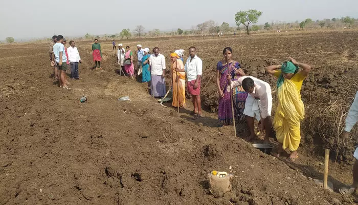 ఎండల ఎఫెక్ట్.. ఉపాధి కూలీలకు తప్పని తిప్పలు