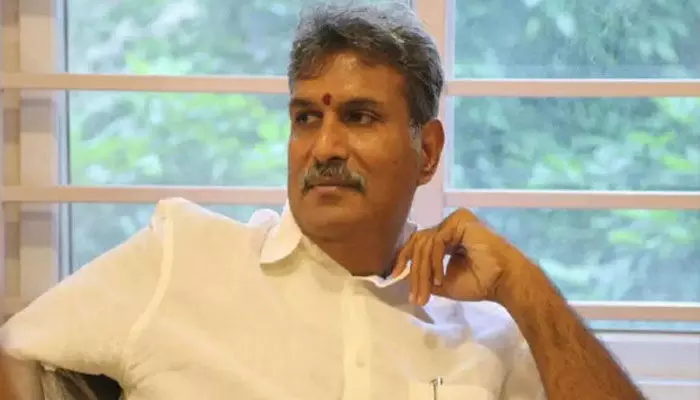 పొమ్మనలేక పొగబెడుతున్నారు.. కేశినేని నానిని సైడ్ చేసేసిన టీడీపీ..! పొమ్మనలేక పొగబెడుతున్నారు.. కేశినేని నానిని సైడ్ చేసేసిన టీడీపీ..!