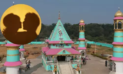 గుడిలో పాడు పని చేస్తూ పట్టుబడిన ప్రేమజంట.. దేహశుద్ధి చేసిన గ్రామస్తులు