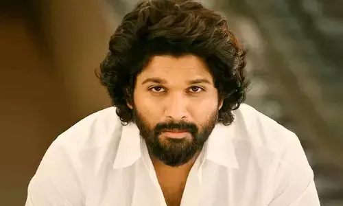 పుష్ప హీరో లేటెస్ట్ లుక్ అదిరిపోయిందిగా..